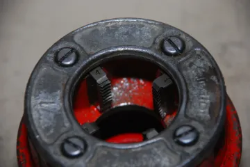 RIDGID  37400 12-R Hand Threader Die Head, 1 in Nominal, NPT Thread, Right Thread, Alloy Steel Die, For Use With Ridgid  12-R Manual Pipe Threaders